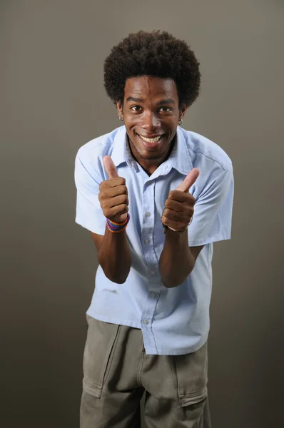 Homem latino alegre — Fotografia de Stock