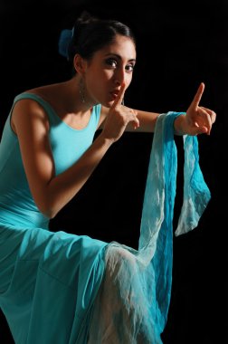 genç kadın susturmanın