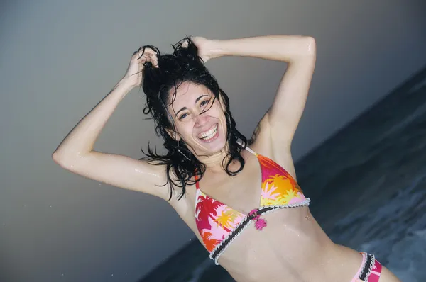 Gelukkig bikini girl — Stockfoto