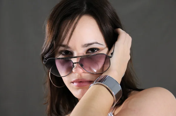 Модные солнцезащитные очки — стоковое фото