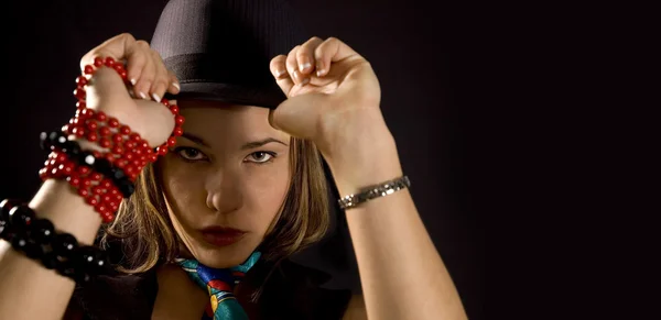 Ragazza alla moda con cappello — Foto Stock