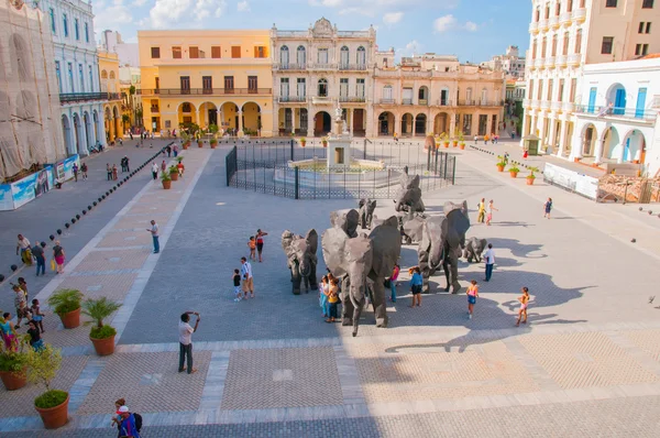 Plaza vieja i Gamla Havanna, Kuba — Stockfoto