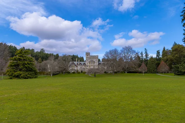 View Hatley Castle Blue Sky Located Vancouver Island British Columbia — Stock Photo, Image