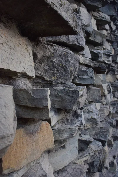 Texture lined with stone on the wall, of different shapes and shades for the whole frame — Stock Photo, Image