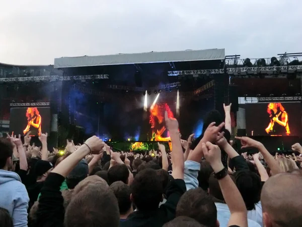 Fotbalovém Stadionu Koná Velký Hudební Koncert Mnoha Diváky Všichni Čekají — Stock fotografie