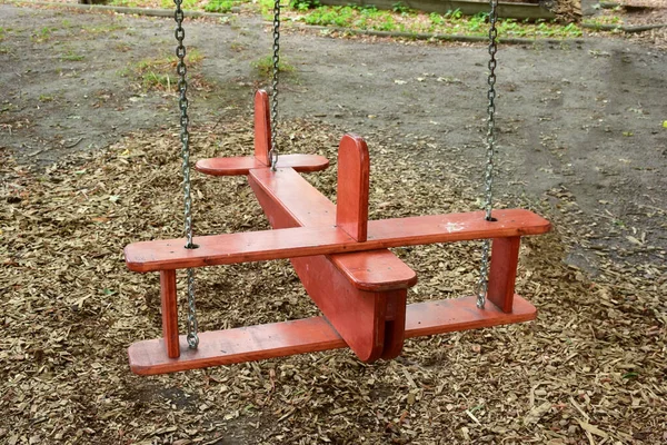 Dekorative Kinderschaukel Zum Reiten Stadtpark Installiert — Stockfoto