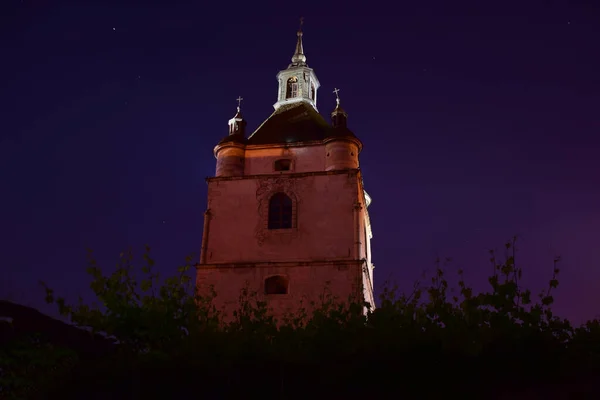 Medieval stone fortress tower illuminated by electric lighting — Stock Photo, Image