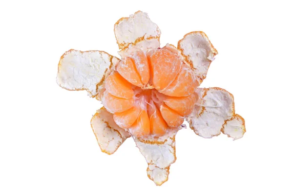 Fruta Tangerina Aberta Com Fatias Separadas Casca Fundo Recorte Branco — Fotografia de Stock