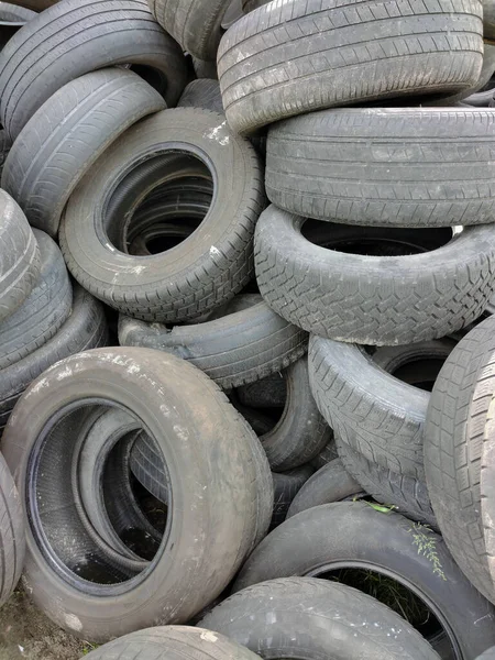 Pile Old Used Car Tires Polluting Environment All Background — Stock Photo, Image