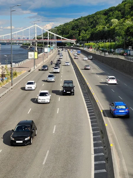 Autopista Bidireccional Ciudad Con Coches Perspectiva Fondo Ciudad Zona Del — Foto de Stock