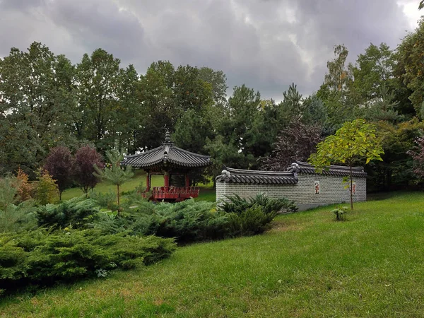 Temple Religieux Coréen Une Partie Son Mur Dans Parc Paysager — Photo