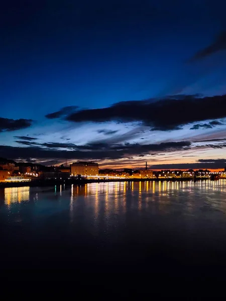 Night Promenade City Distance River Illuminated Houses Background Dark Blue — Stock Photo, Image