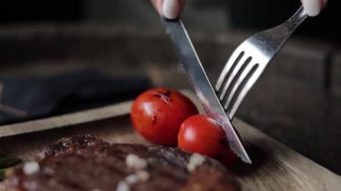 Lezzetli ızgara etin yakın görüntüsü