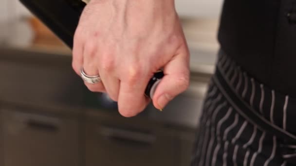 Chef Preparando Comida Cocina — Vídeos de Stock