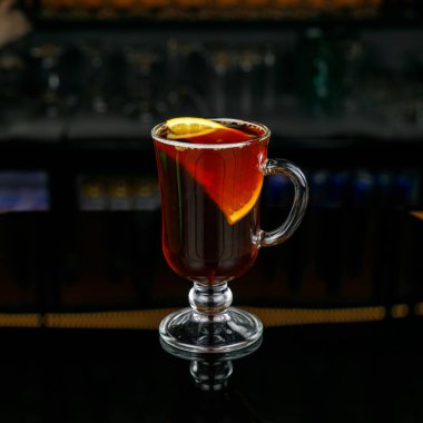 Tarçınlı sıcak içecek ve anason.