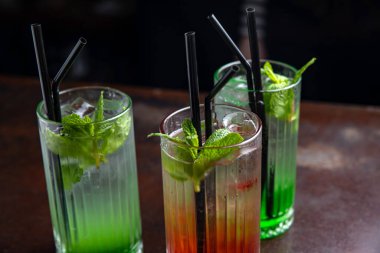 Limonlu ve naneli yaz kokteyli