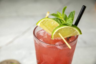 limon ve naneli yaz kokteyli