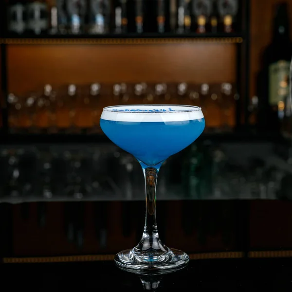 Verre Cocktail Avec Glace Citron Sur Comptoir Bar — Photo