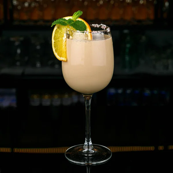 Cocktail Med Citron Och Mynta Bardisken — Stockfoto