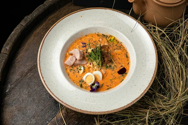 Ev yapımı tavuk ve sebze çorbası