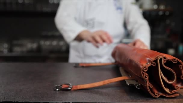 Chef Prepara Plato Cocina — Vídeos de Stock