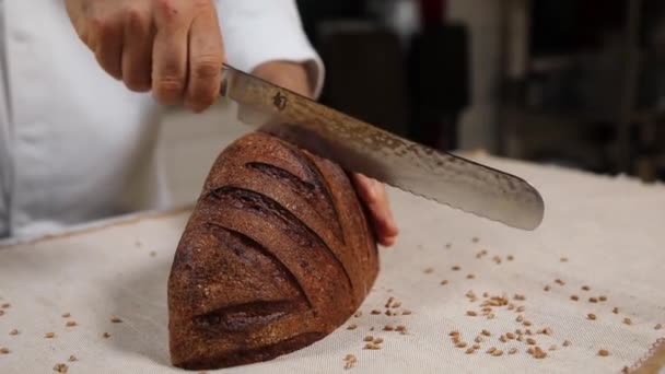 Padeiro Prepara Pão Cozinha — Vídeo de Stock