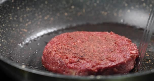 Freír Una Chuleta Vegetariana Para Una Hamburguesa — Vídeos de Stock