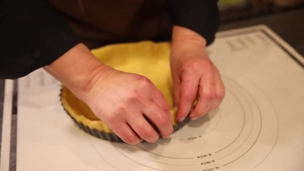 Confitero Prepara Pastel Panadería — Vídeos de Stock