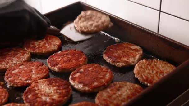 Μαγείρεμα Κρέας Κοτολέτες Μια Σχάρα — Αρχείο Βίντεο