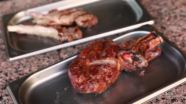Kock Förbereda För Grillning Kött Köket — Stockvideo