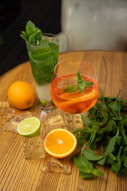 Limonata ve naneli taze limonata.