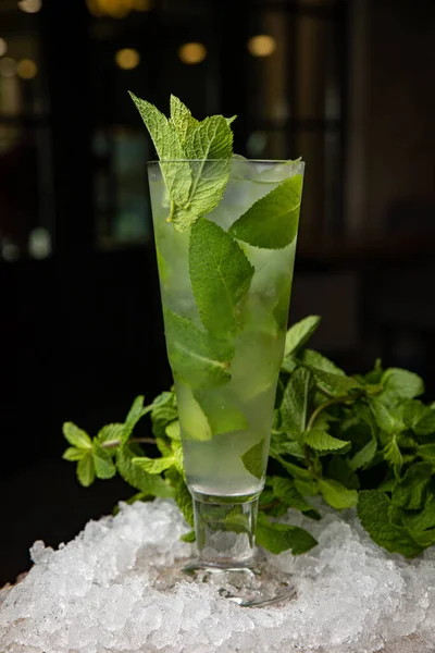 Fresh Green Mojito Cocktail Mint Ice — Fotografia de Stock