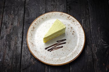 pasta beyaz bir plaka üzerinde