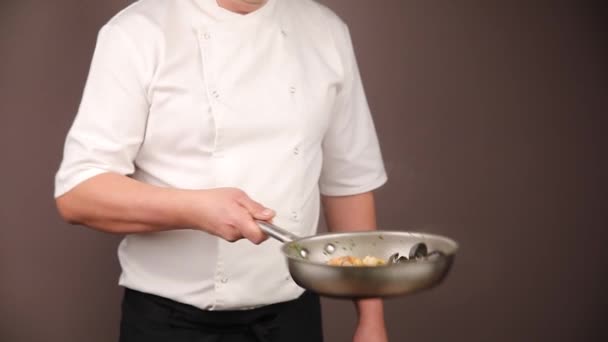 Chef Prepares Delicious Food Restaurant — Stok video