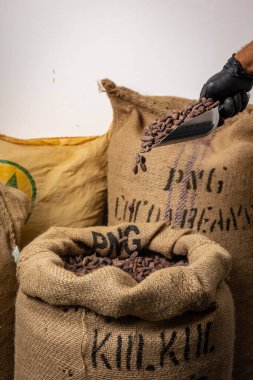 Canvas bag with Imported roasted cacao beans