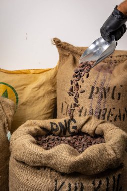 Canvas bag with Imported roasted cacao beans