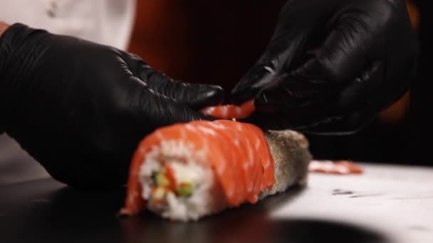 Szef Kuchni Przygotowuje Bułki Japońskiej Restauracji — Wideo stockowe