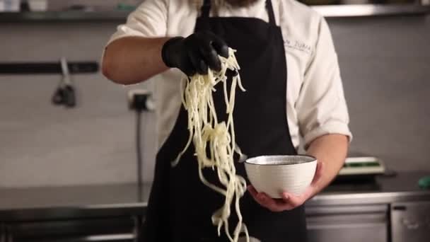Japon Restoranında Deniz Ürünleri Sebzeli Erişte — Stok video