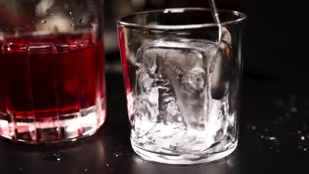 Bartendern Förbereder Cocktail Baren — Stockvideo