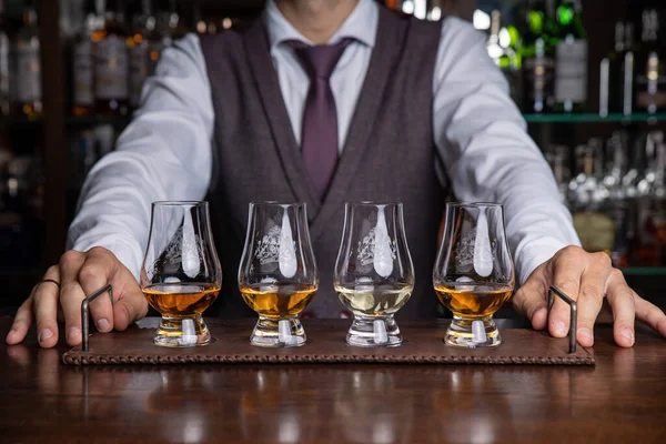 Whisky Corner Kyiv, Ukrayna, 01001 1616, Sofiivs 'ka Caddesi..