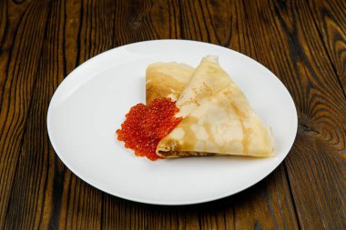 Kırmızı havyarlı leziz gözlemeler..