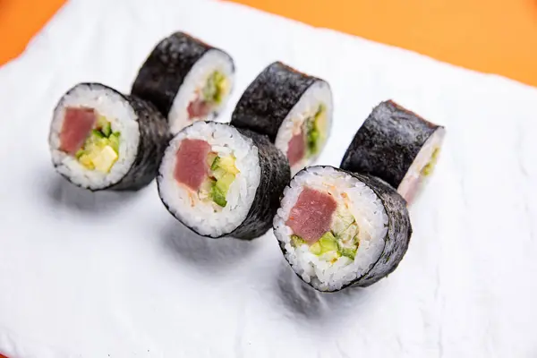 Delicioso Sushi Rollos Atún Cocina Japonesa — Foto de Stock