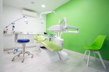 Bir diş kliniğinin kutusu