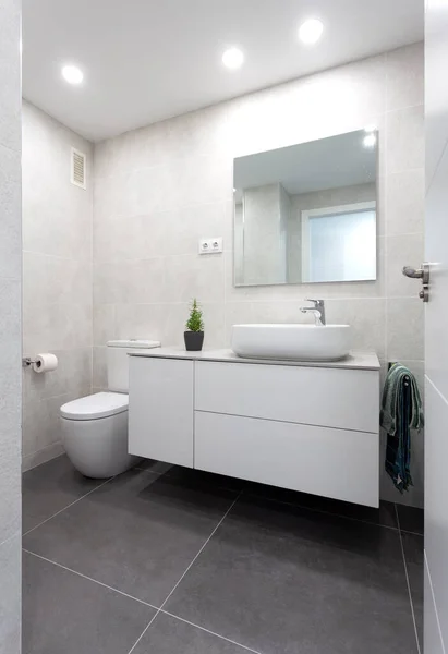 White bathroom with dark gray floor — Stock Photo, Image