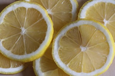 Balık yemi ve limon. Lezzetli taze.