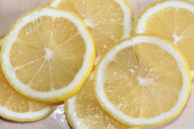 Balık yemi ve limon. Lezzetli taze.