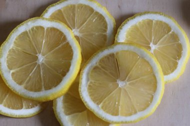 Balık yemi ve limon. Lezzetli taze.