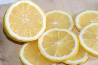 Balık yemi ve limon. Lezzetli taze.