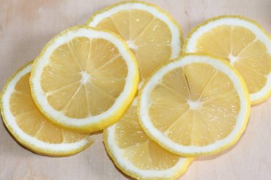 Balık yemi ve limon. Lezzetli taze.