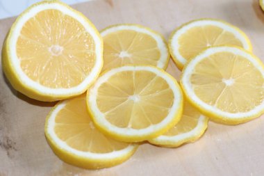 Balık yemi ve limon. Lezzetli taze.